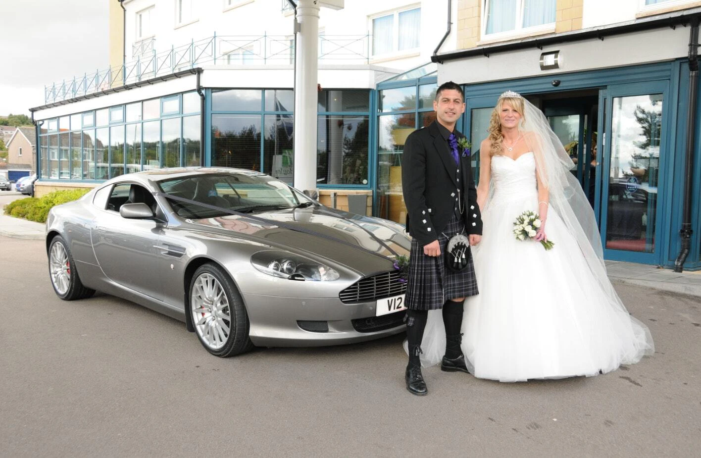 Ribbon Decorating Wedding Car Ribbon Decorating Wedding Car